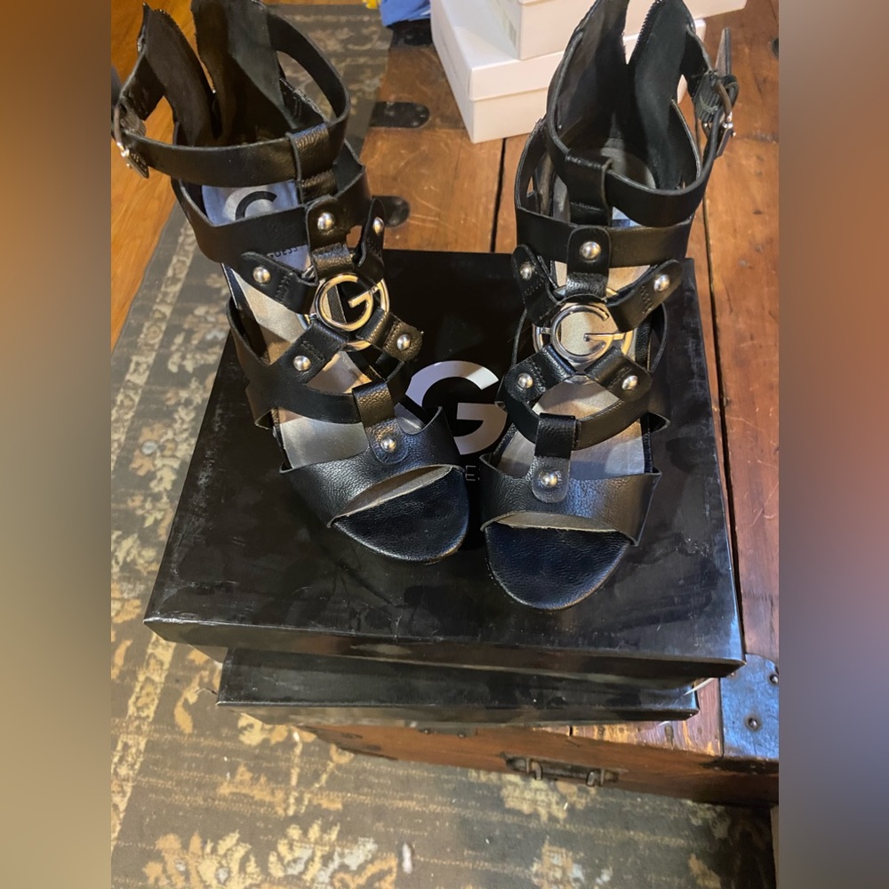 Guess wedges